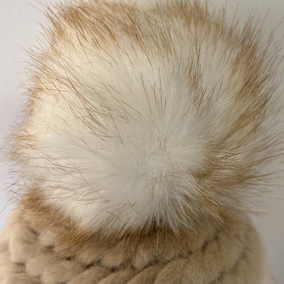 Jocelyn Colorblock Faux Fur Pineapple Hat! - Picture 2 of 7